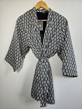 Kimono Dressing Robe *New With Tags* O/S